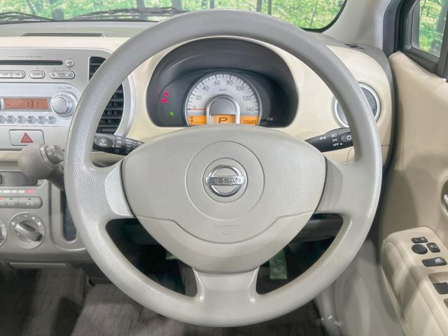 �C���e���A�ɍ��킹���f�U�C���̃X�e�A�����O�́A�^�]�������̂��Ƃ��l���A�^�]���₷���`��A�傫���ł��B�����x�A���ۂɐG���Ă��m���߂��������B