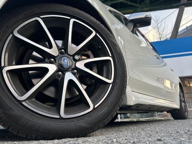 �y�����I�v�V����17�C���`�A���~�z�C�[���z�����I�v�V�����z�C�[���𑕒��B���s���\�̌���ɉ����A�O�ς����X�^�C���b�V���ɂȂ��Ă��܂��B