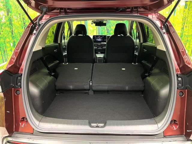 ���i�̂���������ʋ΁A���}���ɏ\���ȉ׎��X�y�[�X���m�ۂ��Ă���܂��B�Z�J���h�V�[�g��|���ƁA�傫�ȉו��̐ύڂ��\�ł���