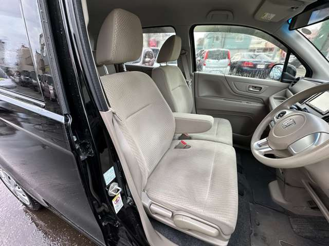 ���̋Ǝ҂ɂ������ې􂢁A�V�[�g�̃^�o�R�Ȃǂɂ��R�Q���̃��y�A��(�L��)�������Ă���܂��B