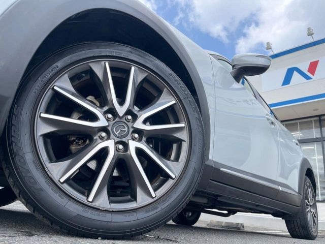 �y����18�C���`�A���~�z�C�[���z�O�ςɃ}�b�`���������A���~�z�C�[���𑕒����Ă���܂��B�e��ЊO�A���~�z�C�[����A�X�^�b�h���X�^�C�����戵�����Ă���܂��B���񂲑��k����������