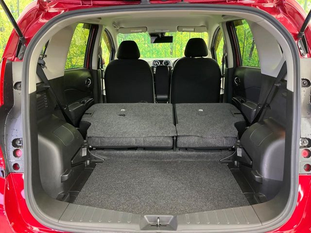 ���i�̂���������ʋ΁A���}���ɏ\���ȉ׎��X�y�[�X���m�ۂ��Ă���܂��B�Z�J���h�V�[�g��|���ƁA�傫�ȉו��̐ύڂ��\�ł���