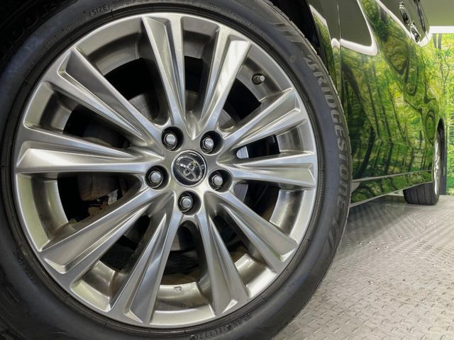 �y����18�C���`�A���~�z�C�[���z�O�ςɃ}�b�`���������A���~�z�C�[���𑕒����Ă���܂��B�e��ЊO�A���~�z�C�[����A�X�^�b�h���X�^�C�����戵�����Ă���܂��B���񂲑��k����������