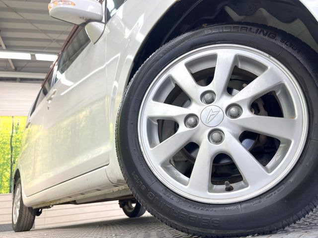 【純正アルミホイール】外観にマッチした純正アルミホイールを装着しております。各種社外アルミホイールや、スタッドレスタイヤも取扱いしております。是非ご相談ください♪