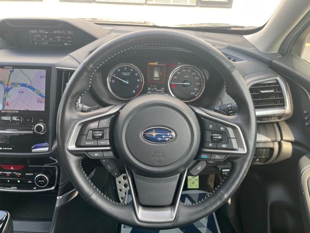 �y�����v�����X�e�A�����O�z�㎿�Ȋv���g�p���邱�ƂŁA��ɂ����������݂ƂĂ��^�]���₷���n���h���ł���