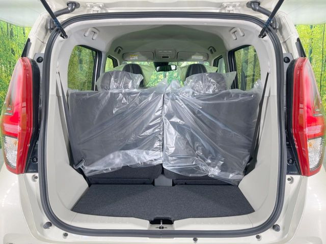 ���i�̂���������ʋ΁A���}���ɏ\���ȉ׎��X�y�[�X���m�ۂ��Ă���܂��B�Z�J���h�V�[�g��|���ƁA�傫�ȉו��̐ύڂ��\�ł���