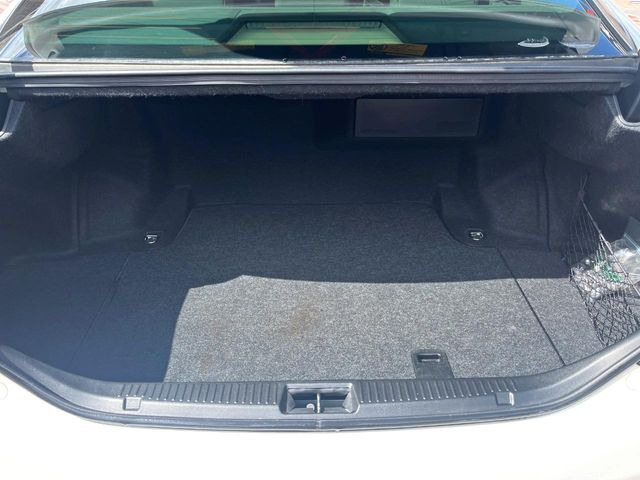 ���i�̂���������ʋ΁A���}���ɏ\���ȉ׎��X�y�[�X���m�ۂ��Ă���܂��B