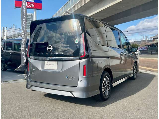 セレナ1.4 e-4ORCE ハイウェイスターV 4WD