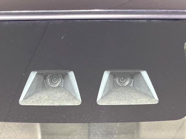 【スマートアシスト】走行中に前方の車両等を認識し、衝突しそうな時は警報とブレーキで衝突回避と被害軽減をアシスト。より安全にドライブをお楽しみいただけます。