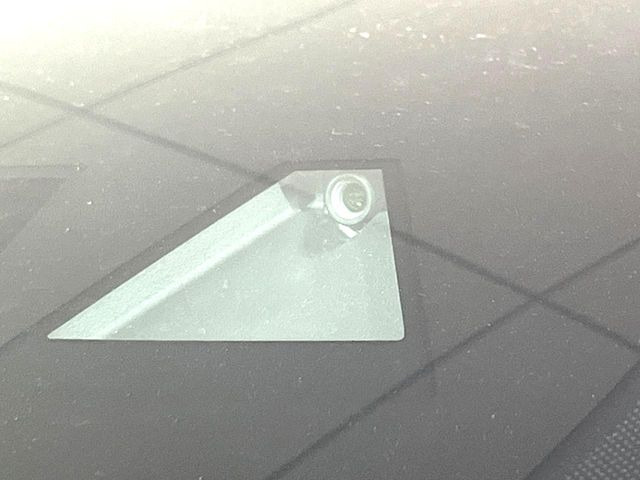 �y�X�}�[�g�u���[�L�T�|�[�g�z���s���ɑO���̎ԗ�����F�����A�Փ˂������Ȏ��͌x��ƃu���[�L�ŏՓˉ���Ɣ�Q�y�����A�V�X�g�B�����S�Ƀh���C�u�����y���݂��������܂��B