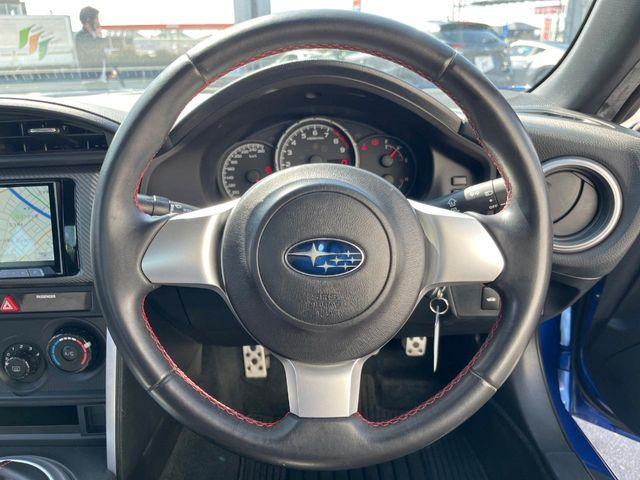 �y�����v�����X�e�A�����O�z�㎿�Ȋv���g�p���邱�ƂŁA��ɂ����������݂ƂĂ��^�]���₷���n���h���ł���