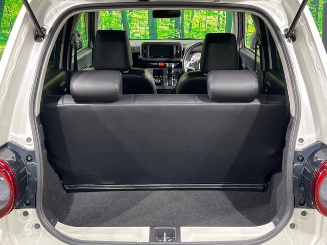 ���i�̂���������ʋ΁A���}���ɏ\���ȉ׎��X�y�[�X���m�ۂ��Ă���܂��B�Z�J���h�V�[�g��|���ƁA�傫�ȉו��̐ύڂ��\�ł���