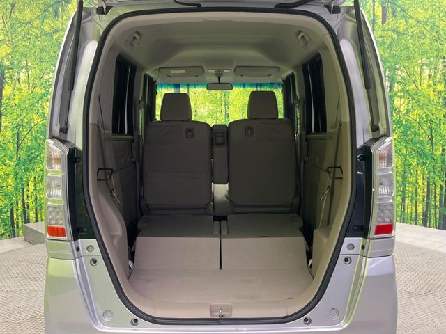 ���i�̂���������ʋ΁A���}���ɏ\���ȉ׎��X�y�[�X���m�ۂ��Ă���܂��B�Z�J���h�V�[�g��|���ƁA�傫�ȉו��̐ύڂ��\�ł���