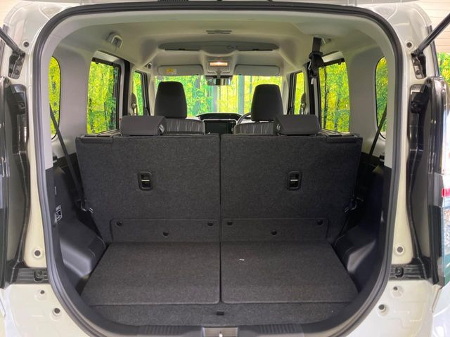 ���i�̂���������ʋ΁A���}���ɏ\���ȉ׎��X�y�[�X���m�ۂ��Ă���܂��B�Z�J���h�V�[�g��|���ƁA�傫�ȉו��̐ύڂ��\�ł���