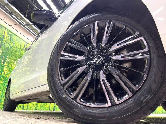 �y����16�C���`�A���~�z�C�[���z�O�ςɃ}�b�`���������A���~�z�C�[���𑕒����Ă���܂��B�e��ЊO�A���~�z�C�[����A�X�^�b�h���X�^�C�����戵�����Ă���܂��B���񂲑��k����������