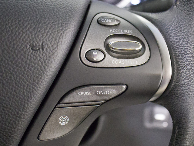 インテリジェントクルーズコントロールミリ波レーダーと単眼カメラで先行車を認識し、車速に応じた車間距離を保ちながら追従走行を支援します。