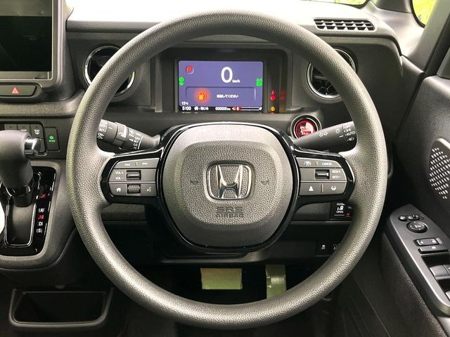 ステアリングも使用感が少なく、きれいな状態となっております♪