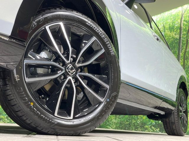 【純正アルミホイール】外観にマッチした純正アルミホイールを装着しております。各種社外アルミホイールや、スタッドレスタイヤも取扱いしております。是非ご相談ください♪