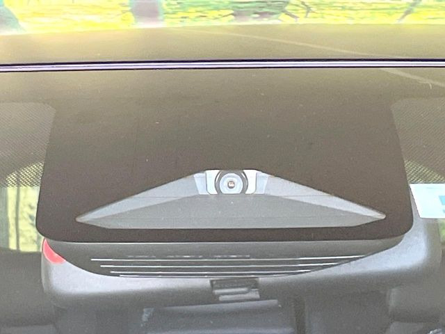 【トヨタセーフティセンス】走行中に前方の車両等を認識し、衝突しそうな時は警報とブレーキで衝突回避と被害軽減をアシスト。より安全にドライブをお楽しみいただけます。