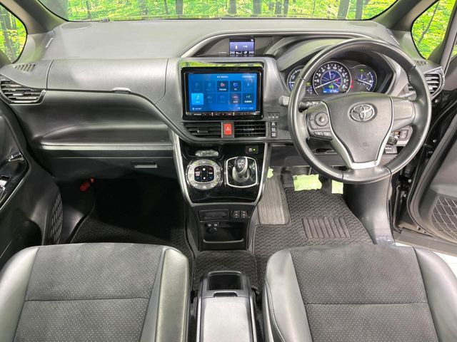 ヴォクシー1.8 ハイブリッド ZS 煌III