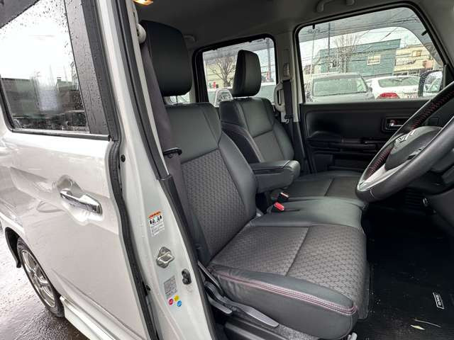 ���̋Ǝ҂ɂ������ې􂢁A�V�[�g�̃^�o�R�Ȃǂɂ��R�Q���̃��y�A��(�L��)�������Ă���܂��B