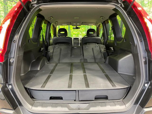 ���i�̂���������ʋ΁A���}���ɏ\���ȉ׎��X�y�[�X���m�ۂ��Ă���܂��B�Z�J���h�V�[�g��|���ƁA�傫�ȉו��̐ύڂ��\�ł���