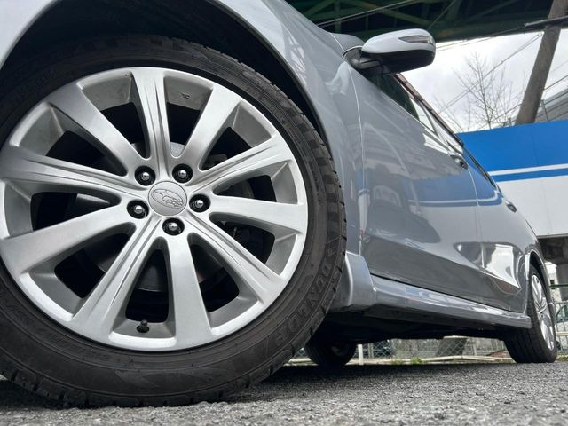 �y����17�C���`�A���~�z�C�[���z�O�ςɃ}�b�`���������A���~�z�C�[���𑕒����Ă���܂��B�e��ЊO�A���~�z�C�[����A�X�^�b�h���X�^�C�����戵�����Ă���܂��B���񂲑��k����������