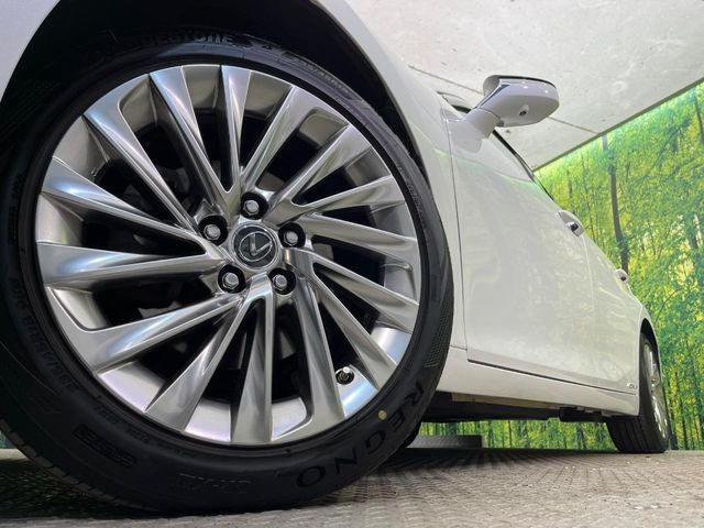 �y�O���[�h��p����18�C���`�A���~�z�C�[���z�f�U�C�����̍��������A���~�z�C�[���𑕒����Ă���܂��B�e��ЊO�A���~�z�C�[����A�X�^�b�h���X�^�C�����戵�����Ă���܂��B���񂲑��k����������