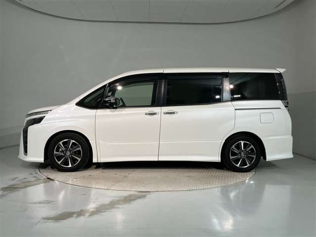 ヴォクシー2.0 ZS 煌III 4WD