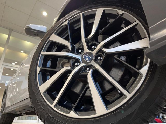 �y����18�C���`�A���~�z�C�[���z�O�ςɃ}�b�`���������A���~�z�C�[���𑕒����Ă���܂��B�e��ЊO�A���~�z�C�[����A�X�^�b�h���X�^�C�����戵�����Ă���܂��B���񂲑��k����������