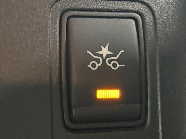 �y�G�}�[�W�F���V�[�u���[�L�z���s���ɑO���̎ԗ�����F�����A�Փ˂������Ȏ��͌x��ƃu���[�L�ŏՓˉ���Ɣ�Q�y�����A�V�X�g�B�����S�Ƀh���C�u�����y���݂��������܂��B