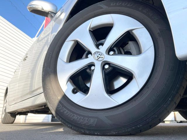 �y����16�C���`�A���~�z�C�[���z�O�ςɃ}�b�`���������A���~�z�C�[���𑕒����Ă���܂��B�e��ЊO�A���~�z�C�[����A�X�^�b�h���X�^�C�����戵�����Ă���܂��B���񂲑��k����������