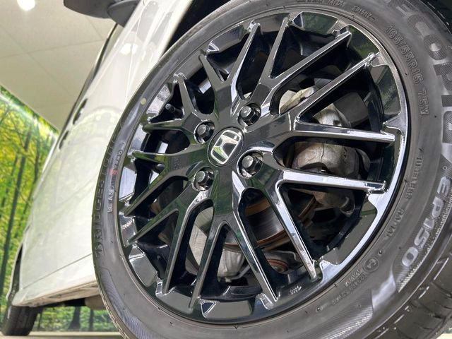 �y����15�C���`�A���~�z�C�[���z�O�ςɃ}�b�`���������A���~�z�C�[���𑕒����Ă���܂��B�e��ЊO�A���~�z�C�[����A�X�^�b�h���X�^�C�����戵�����Ă���܂��B���񂲑��k����������