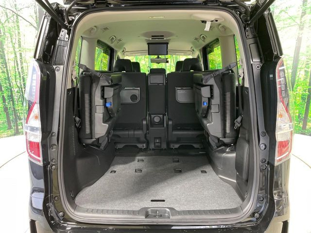 ���i�̂���������ʋ΁A���}���ɏ\���ȉ׎��X�y�[�X���m�ۂ��Ă���܂��B�Z�J���h�V�[�g��|���ƁA�傫�ȉו��̐ύڂ��\�ł���