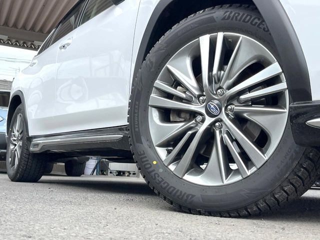 【純正アルミホイール】外観にマッチした純正アルミホイールを装着しております。各種社外アルミホイールや、スタッドレスタイヤも取扱いしております。是非ご相談ください♪