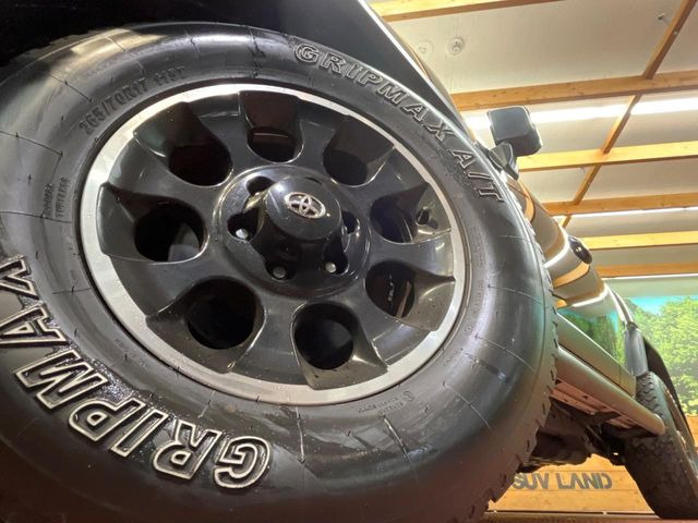 �y����17�C���`�A���~�z�C�[���z�O�ςɃ}�b�`���������A���~�z�C�[���𑕒����Ă���܂��B�e��ЊO�A���~�z�C�[����A�X�^�b�h���X�^�C�����戵�����Ă���܂��B���񂲑��k����������