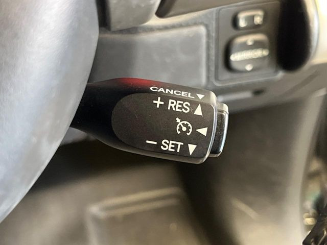 �y�N���[�Y�R���g���[���z�������H�����N���N���s�B�A�N�Z���𗣂��Ă���葬�x�ő��s���ł��A�������^�]���̕��S���y��!�����E�������ȒP�ȃX�C�b�`����Œ����ł��܂��B