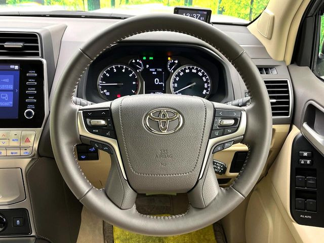 �y�����v�����X�e�A�����O�z�㎿�Ȋv���g�p���邱�ƂŁA��ɂ����������݂ƂĂ��^�]���₷���n���h���ł���