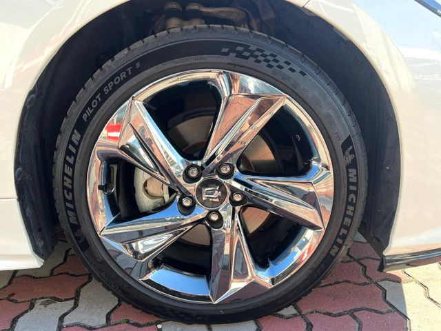 �y����18�C���`�A���~�z�C�[���z�O�ςɃ}�b�`���������A���~�z�C�[���𑕒����Ă���܂��B�e��ЊO�A���~�z�C�[����A�X�^�b�h���X�^�C�����戵�����Ă���܂��B���񂲑��k����������