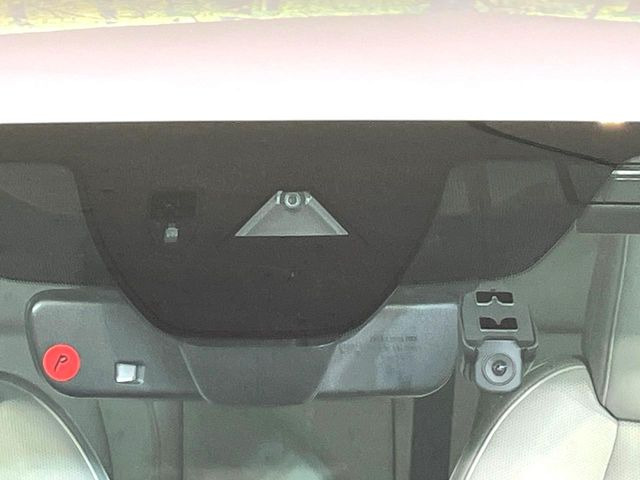 �yi-ACTIVESENSE�z���s���ɑO���̎ԗ�����F�����A�Փ˂������Ȏ��͌x��ƃu���[�L�ŏՓˉ���Ɣ�Q�y�����A�V�X�g�B�����S�Ƀh���C�u�����y���݂��������܂��B