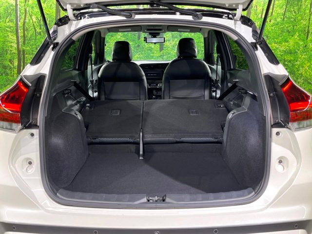 普段のお買い物や通勤、送迎等に十分な荷室スペースを確保しております。セカンドシートを倒すと、大きな荷物の積載も可能です♪