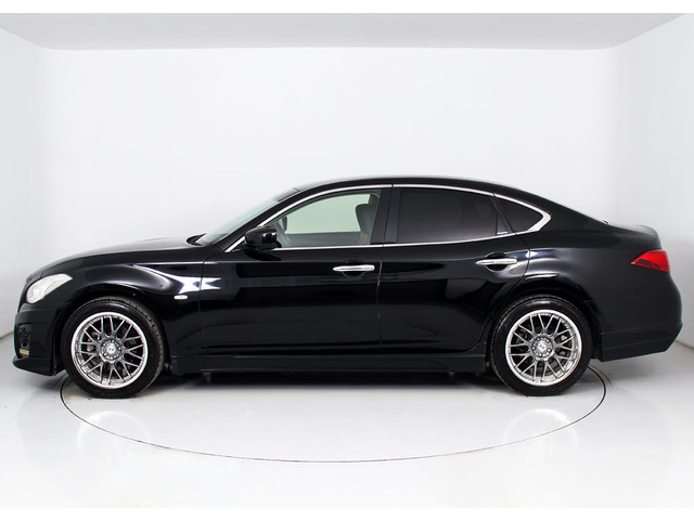 19インチホイール装着車両となります!!その他、お好きなアルミホイールへ変更も可能です!詳しくは当社スタッフまでお問い合わせ下さい!!