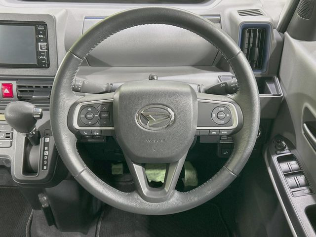 �y�����v�����X�e�A�����O�z�㎿�Ȋv���g�p���邱�ƂŁA��ɂ����������݂ƂĂ��^�]���₷���n���h���ł���