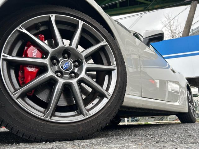 �y����17�C���`�A���~�z�C�[���z�O�ςɃ}�b�`���������A���~�z�C�[���𑕒����Ă���܂��B�e��ЊO�A���~�z�C�[����A�X�^�b�h���X�^�C�����戵�����Ă���܂��B���񂲑��k����������