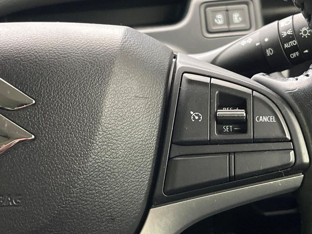 【クルーズコントロール】高速道路もラクラク走行。アクセルを離しても一定速度で走行ができ、長距離運転時の負担を軽減!加速・減速も簡単なスイッチ操作で調整できます。