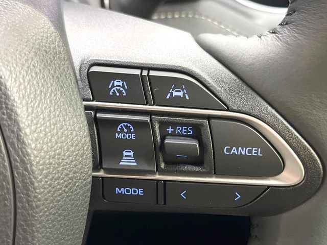 【レーダークルーズコントロール】高速道路での長距離走行が楽に!!自動で速度を保つクルーズコントロールが、衝突軽減システムと連携し、前方の車両を感知して車間を保つように速度調節してくれます!!
