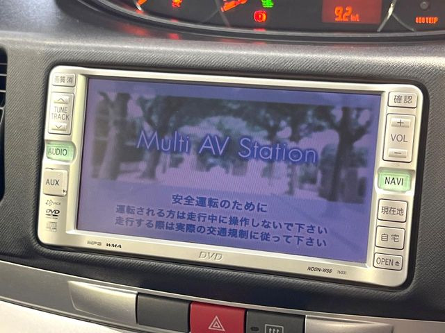 【純正ナビ】人気の純正ナビを装備しております。ナビの使いやすさはもちろん、オーディオ機能も充実!キャンプや旅行はもちろん、通勤や買い物など普段のドライブも楽しくなるはず♪