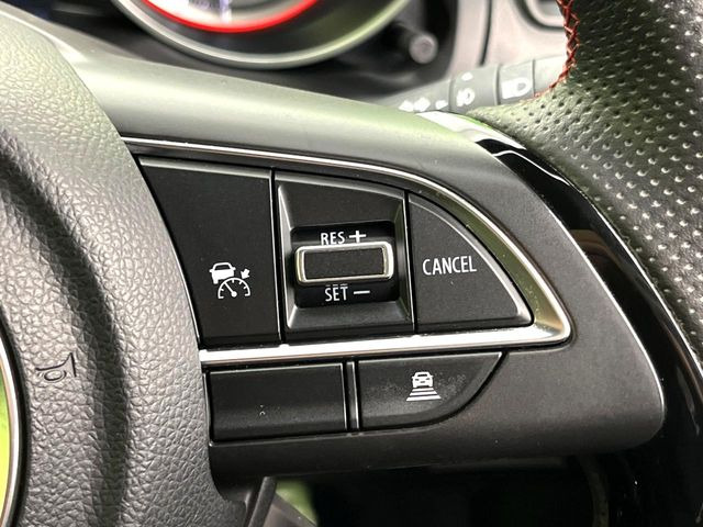 �y�N���[�Y�R���g���[���z�������H�����N���N���s�B�A�N�Z���𗣂��Ă���葬�x�ő��s���ł��A�������^�]���̕��S���y��!�����E�������ȒP�ȃX�C�b�`����Œ����ł��܂��B