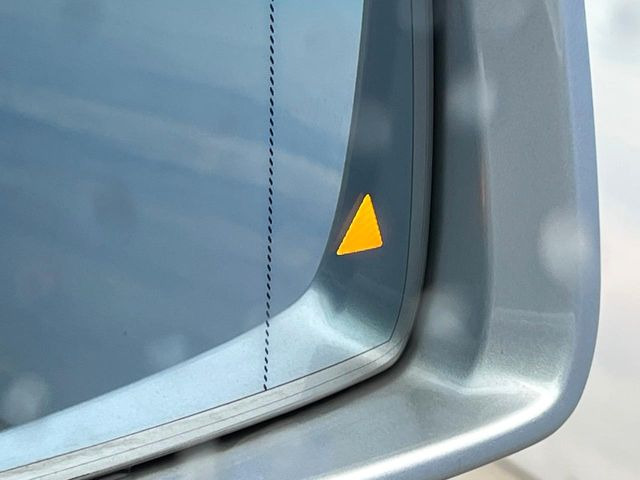 ���u���C���h�A�V�X�g�Z���T�[:���p����̎Ԃ����m���A�h���C�o�[���Ԑ��ύX���s���ۂɁA�x�����Ƌ��ɒ��ӂ𑣂��Ă������S�x���@�\�ł�!