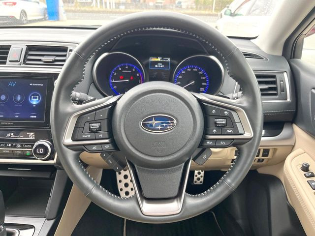 �y�����v�����X�e�A�����O�z�㎿�Ȋv���g�p���邱�ƂŁA��ɂ����������݂ƂĂ��^�]���₷���n���h���ł���